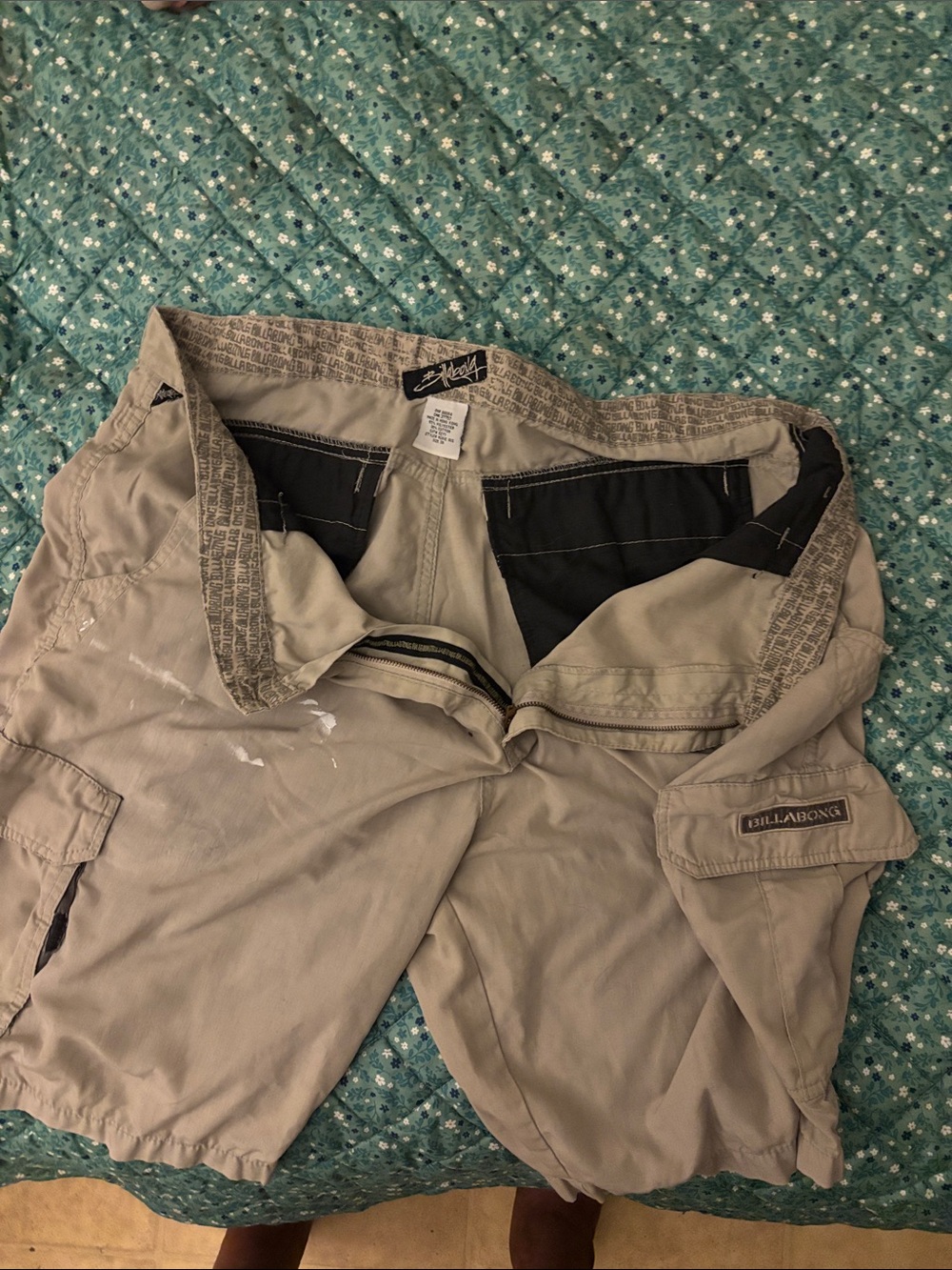 Billabong Men’s Light Beige Cargo Shorts with Patch Pocket